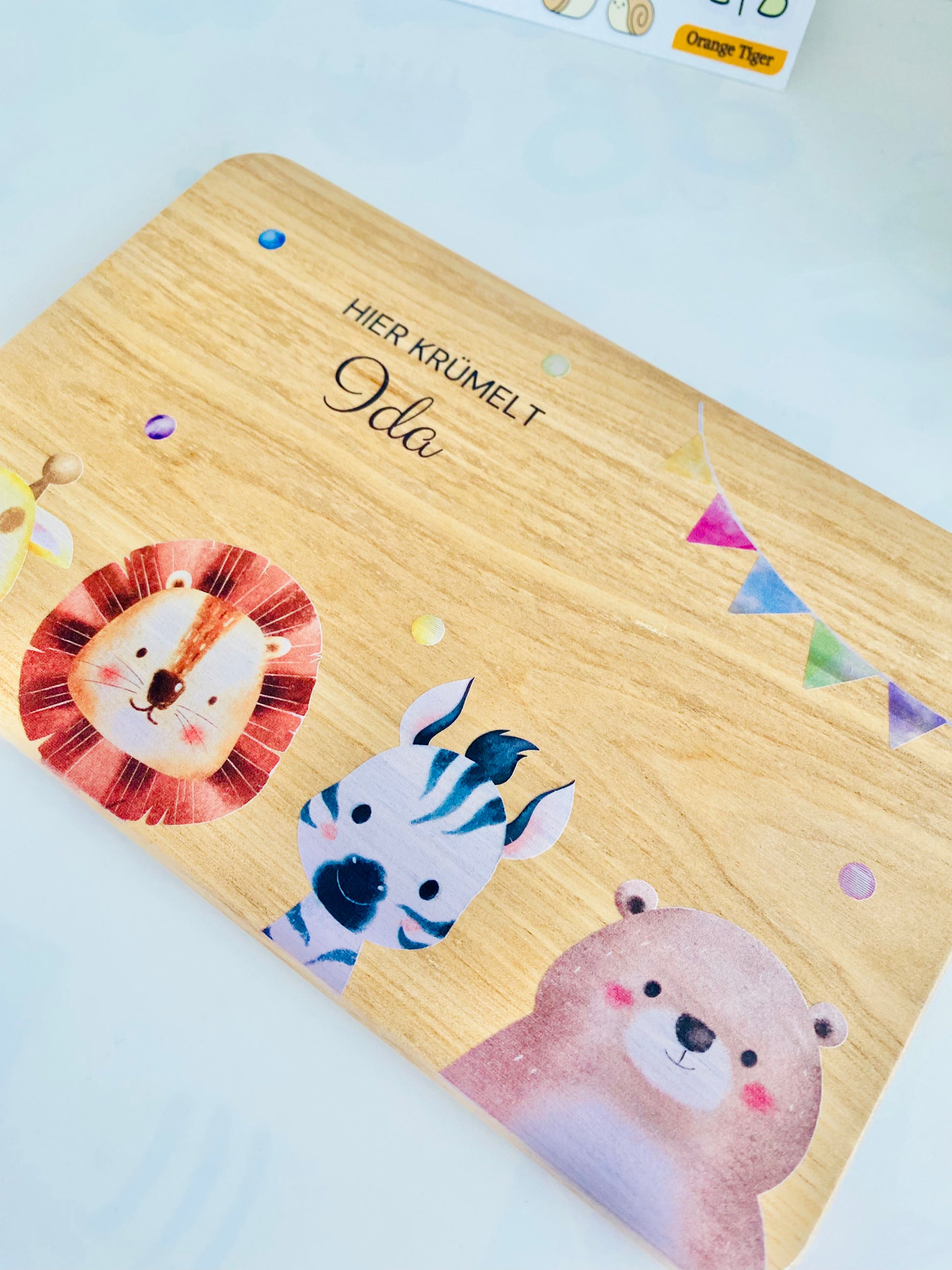 Brotzeit board made of holz,Unique gifts for kids with colourful animal motifs.