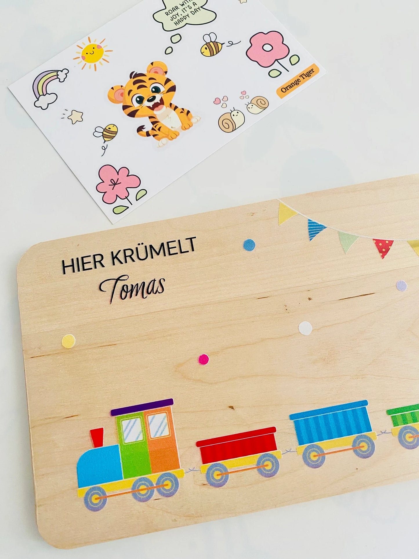 A wooden board for breakfast and snacks for kids.brotzeitbrett mit gravur